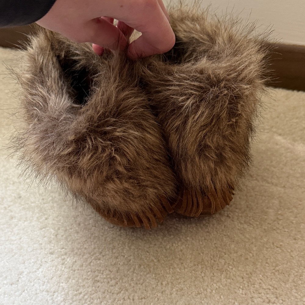 Minnetonka Tan Moccasin Booties with Faux Fur Trim - Picture 2 of 4